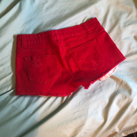 Red shorts - Picture 2 of 4